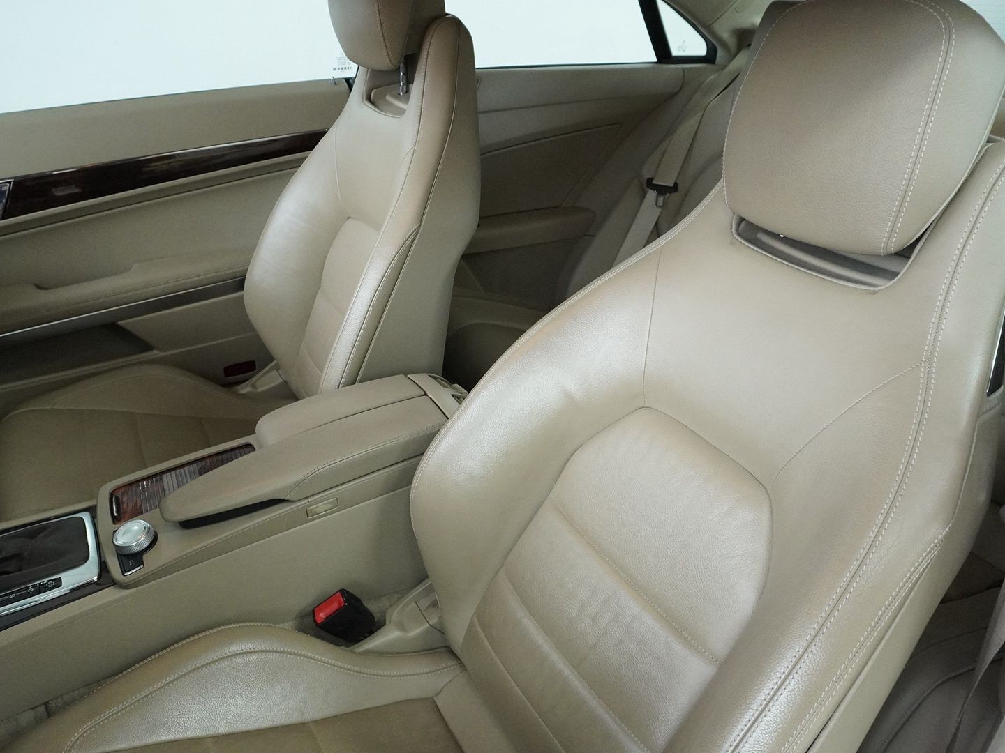 MERCEDES-BENZ E 350 CGI BlueEfficiency 7G-Tronic-image-3