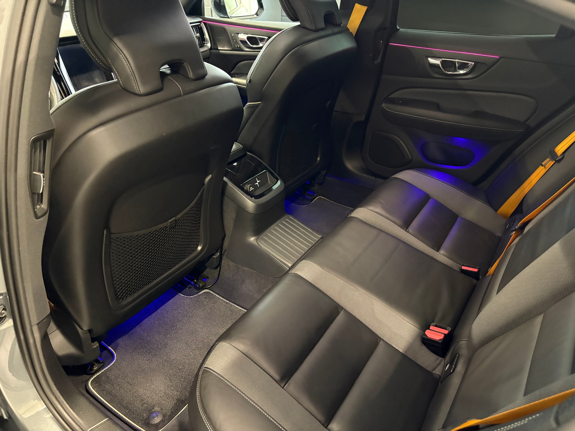VOLVO S60 T8 e AWD Twin Engine Polestar Geartronic-image-16