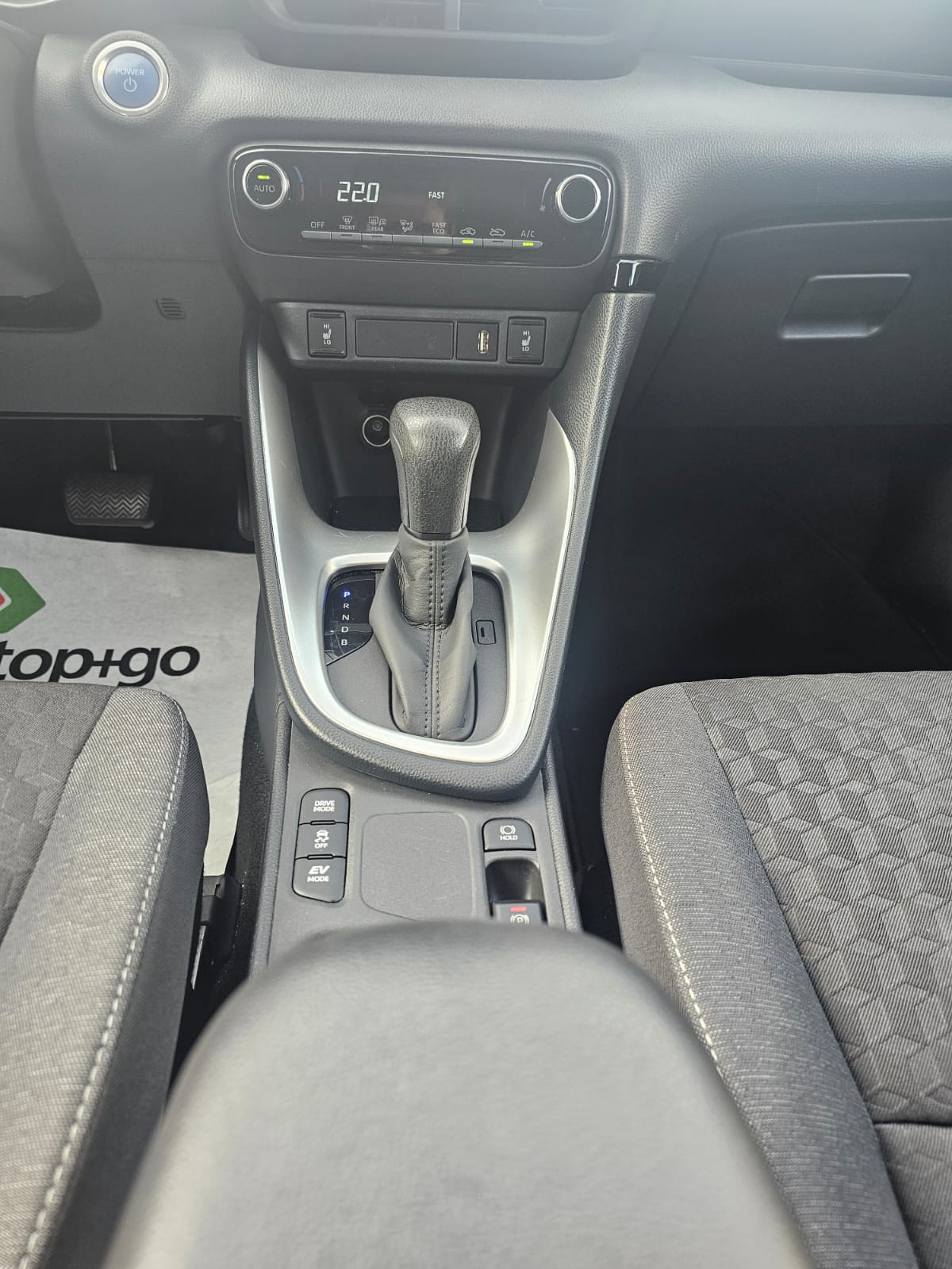 TOYOTA Yaris 1.5 Team Deutschland e-CVT-image-11