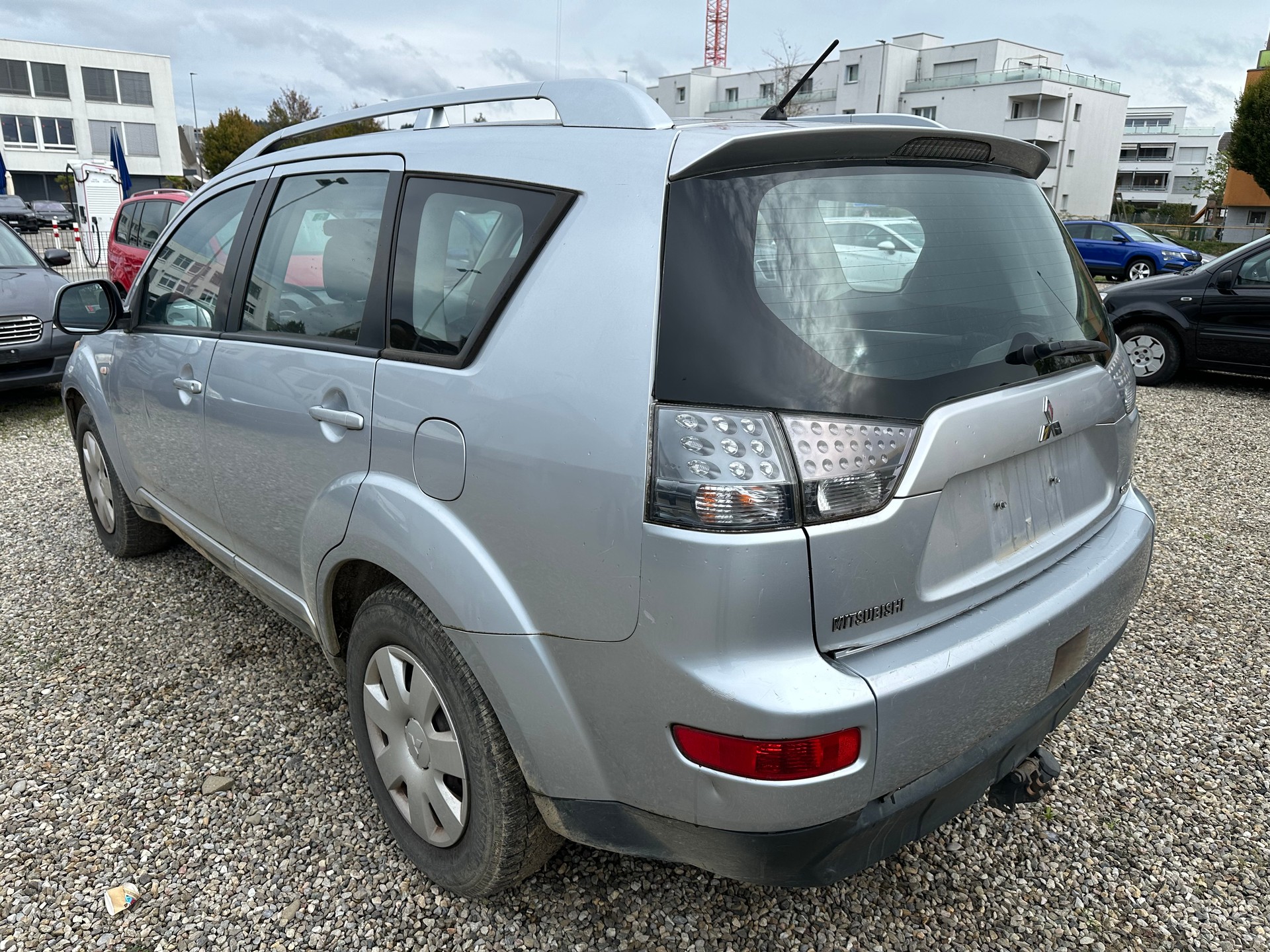 MITSUBISHI Outlander 2.0 DID Invite 4WD-image-2