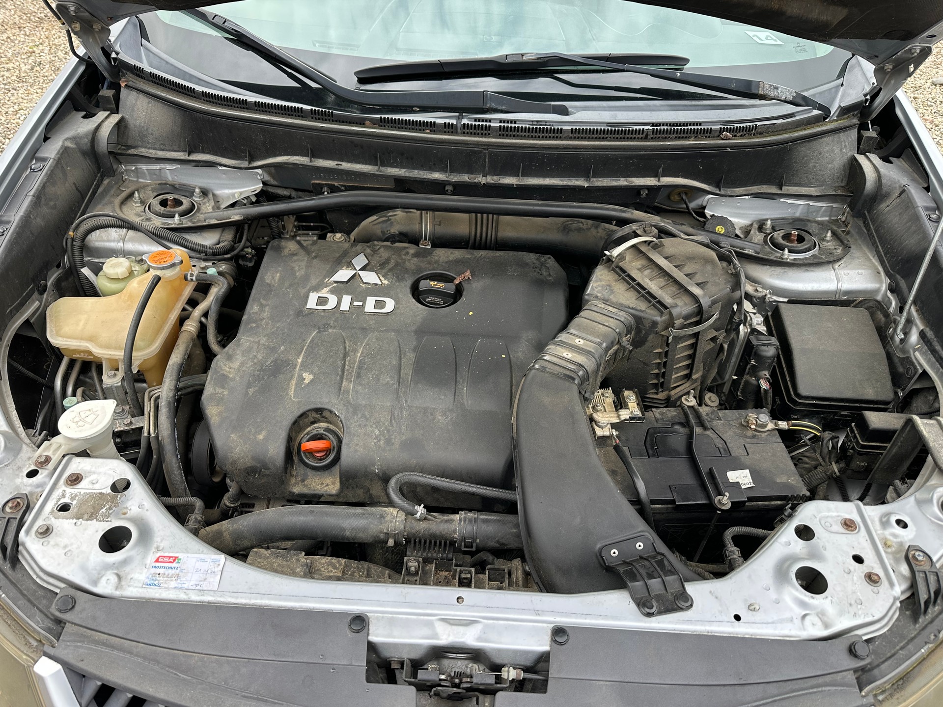 MITSUBISHI Outlander 2.0 DID Invite 4WD-image-8