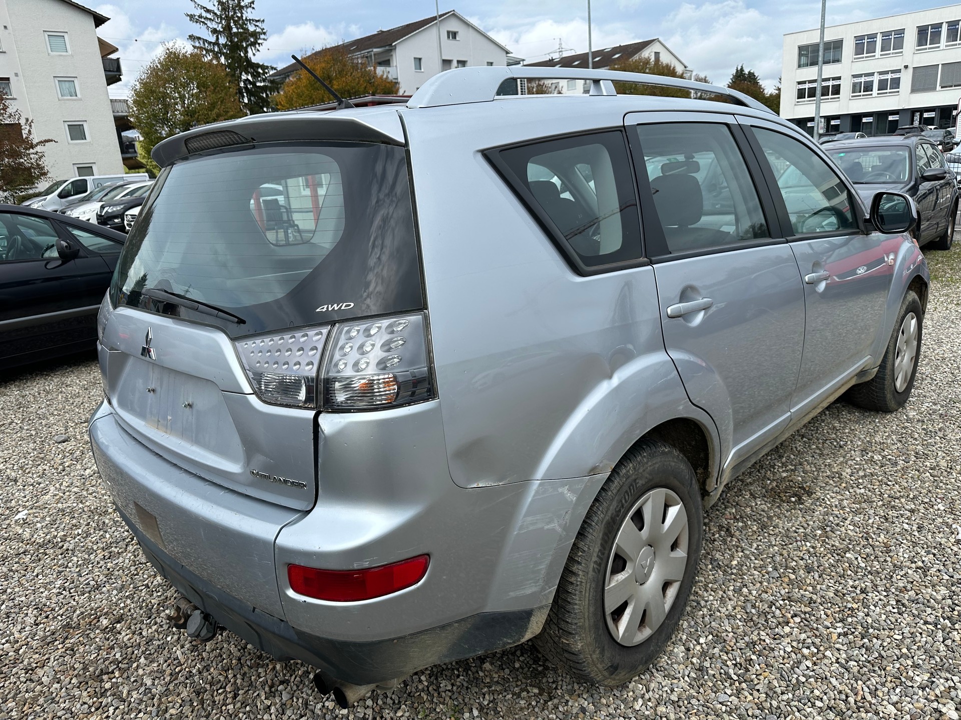 MITSUBISHI Outlander 2.0 DID Invite 4WD-image-3