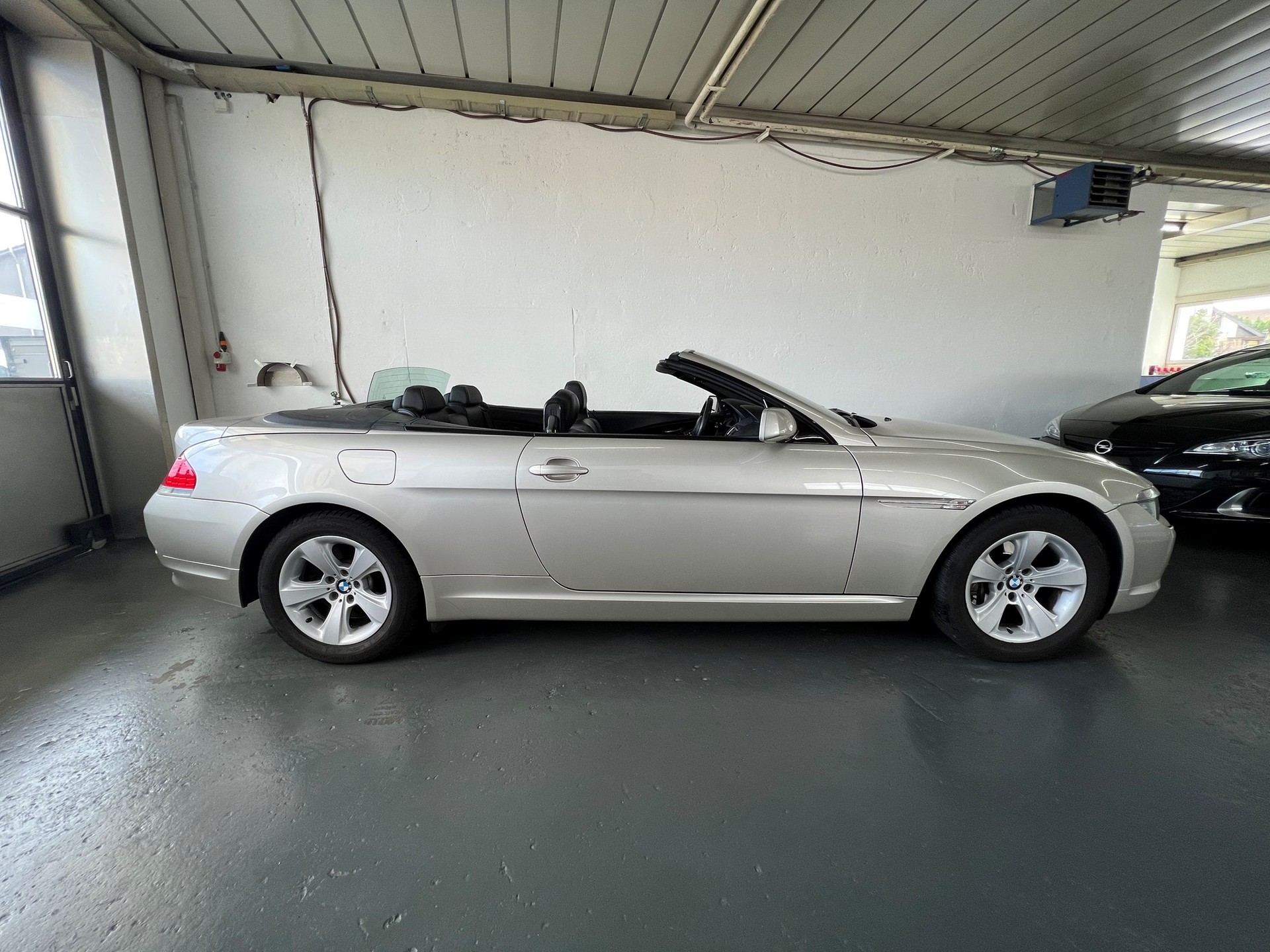 BMW 650i-image-11