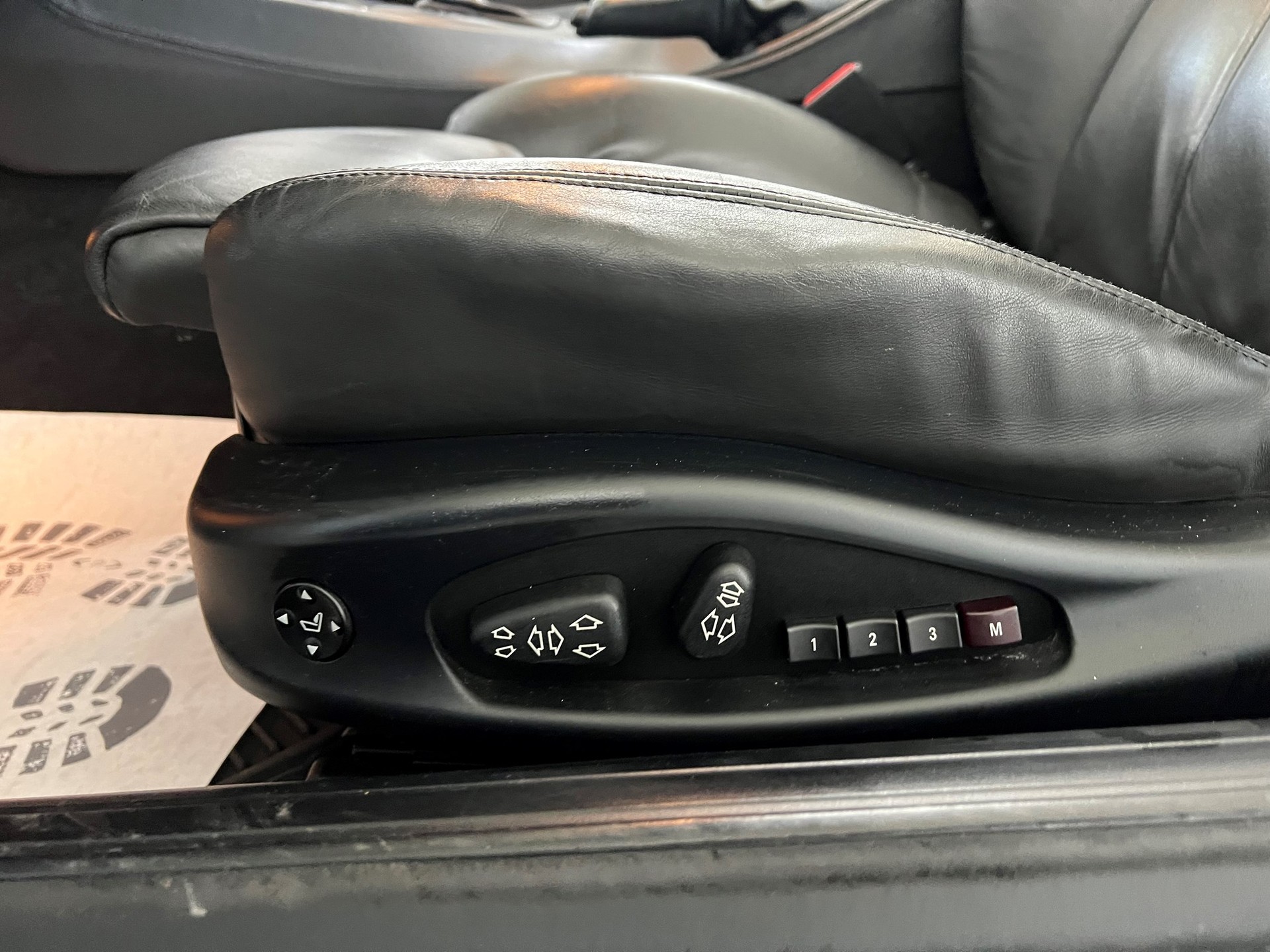 BMW 650i-image-22