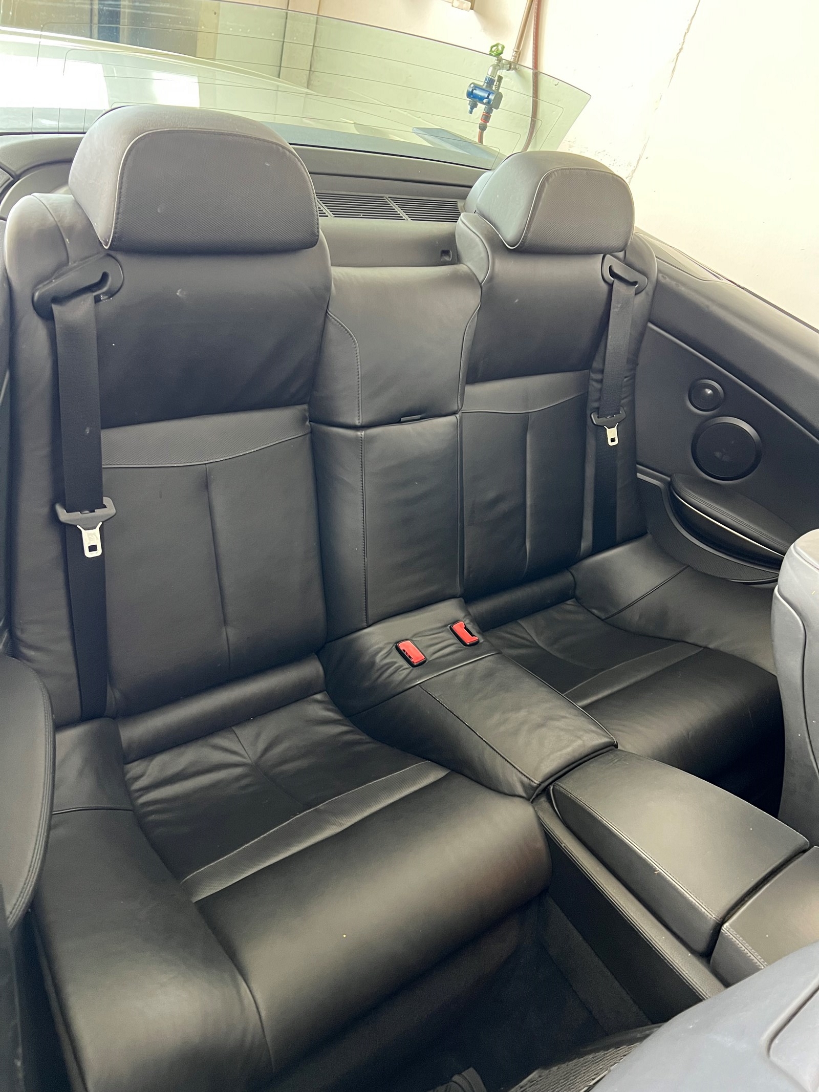 BMW 650i-image-28