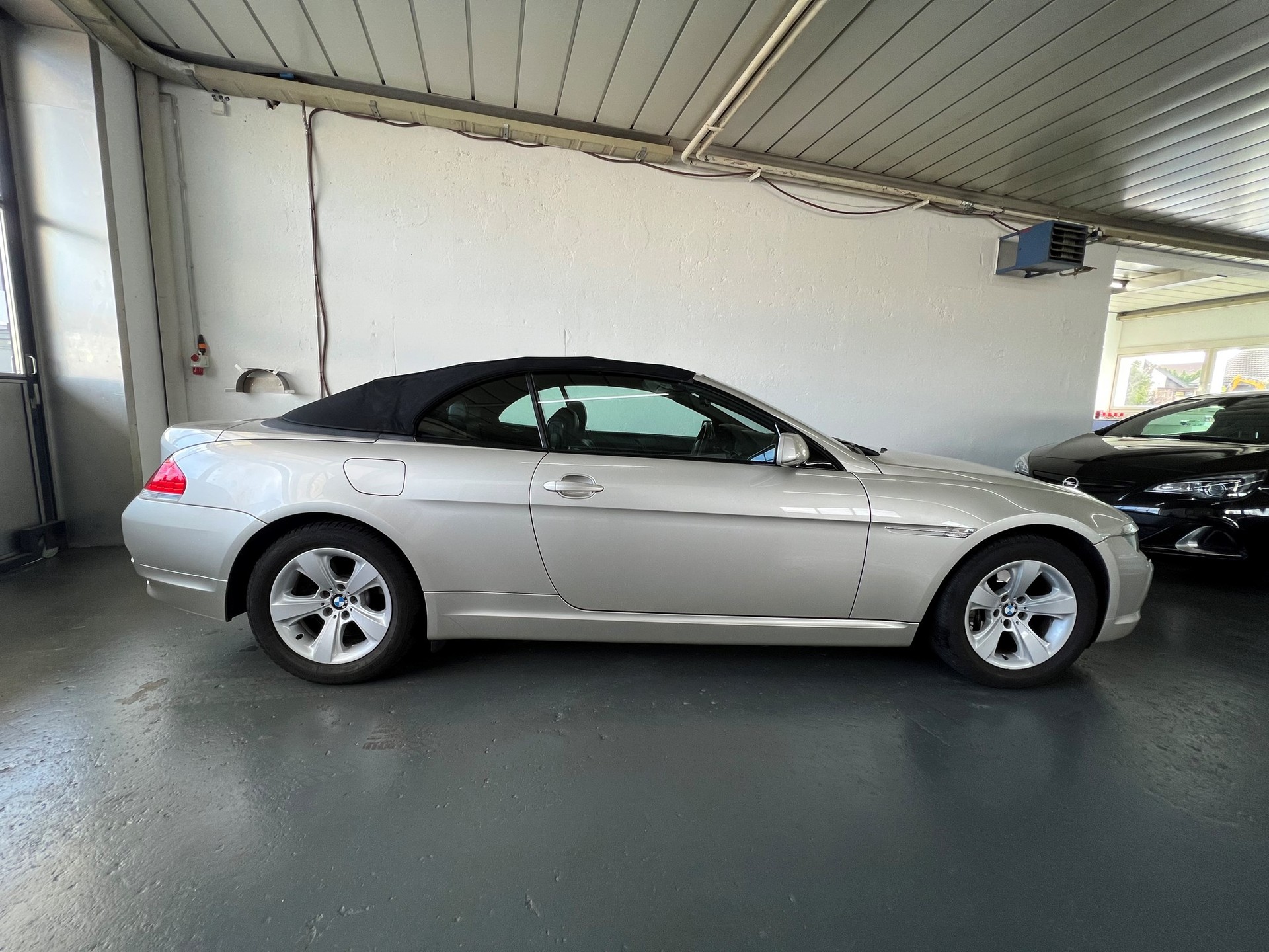 BMW 650i-image-10