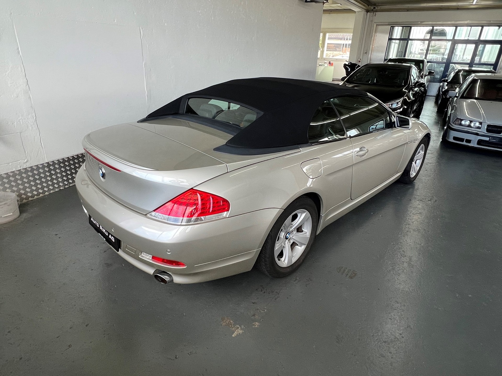 BMW 650i-image-12