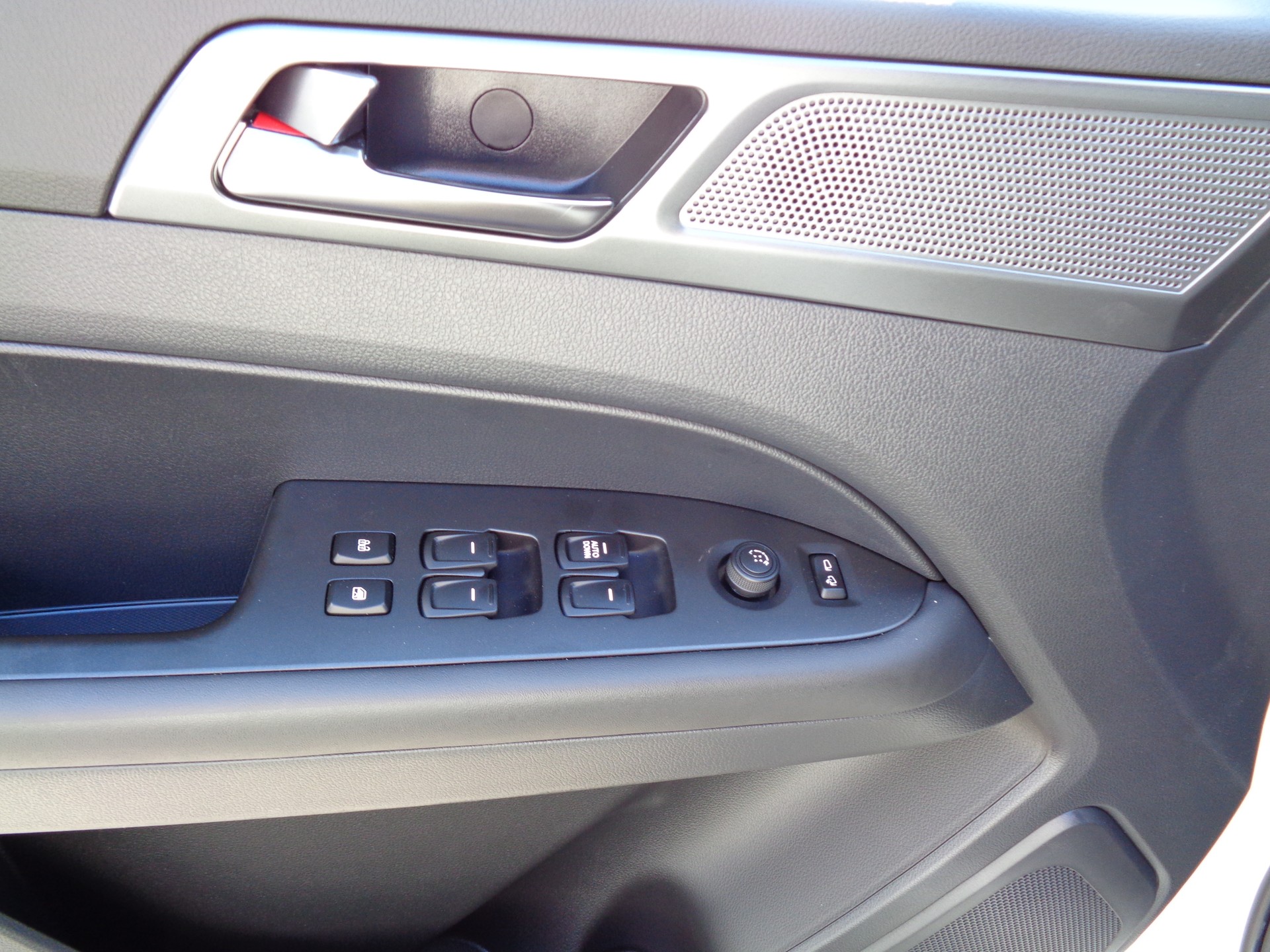 KGM-SsangYong Grand Musso 2.2 Platinum 4WD A-image-6