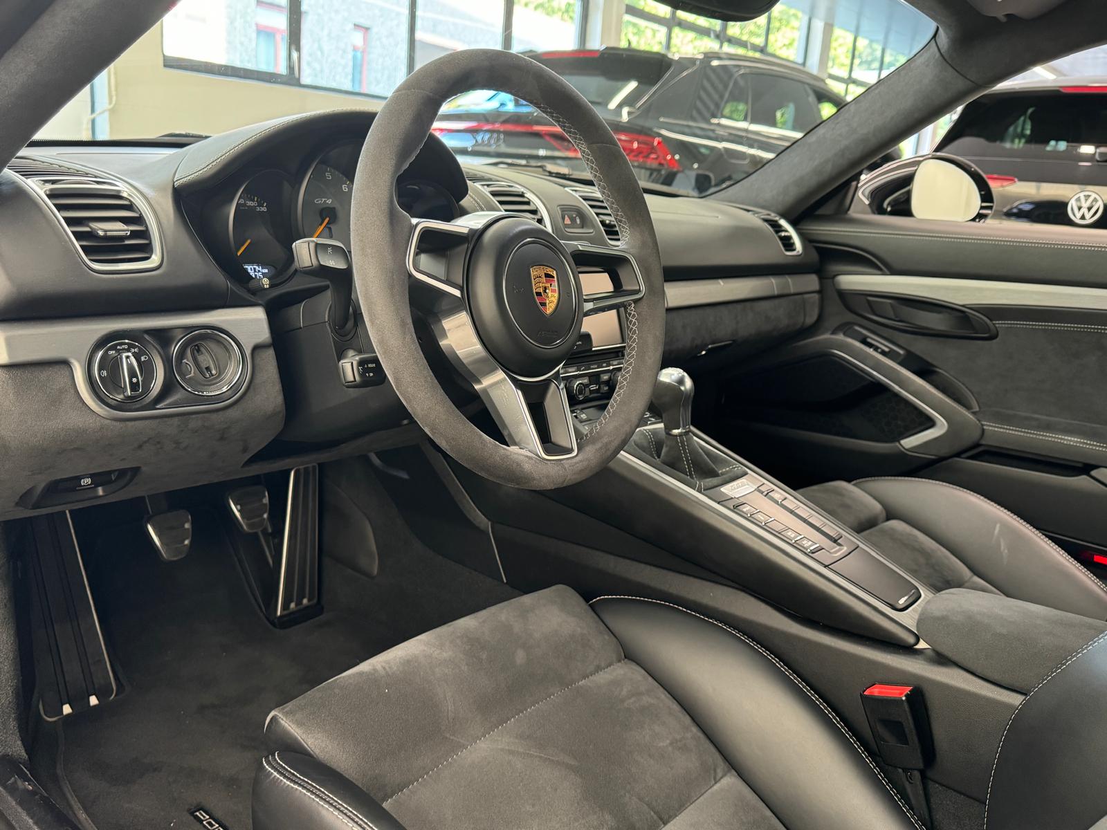 PORSCHE Cayman GT4-image-9