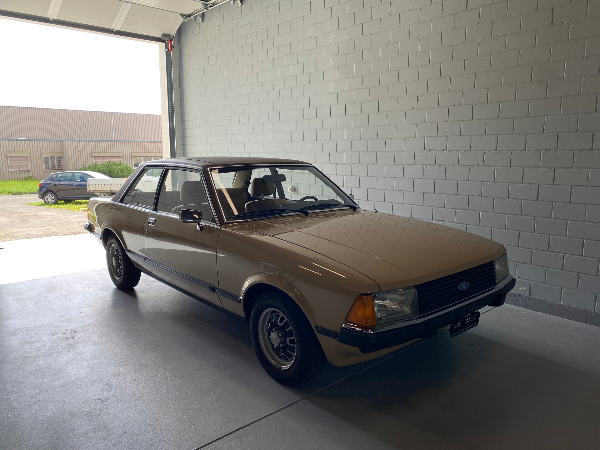 FORD Granada 2300 V6 L Coupe-image-3