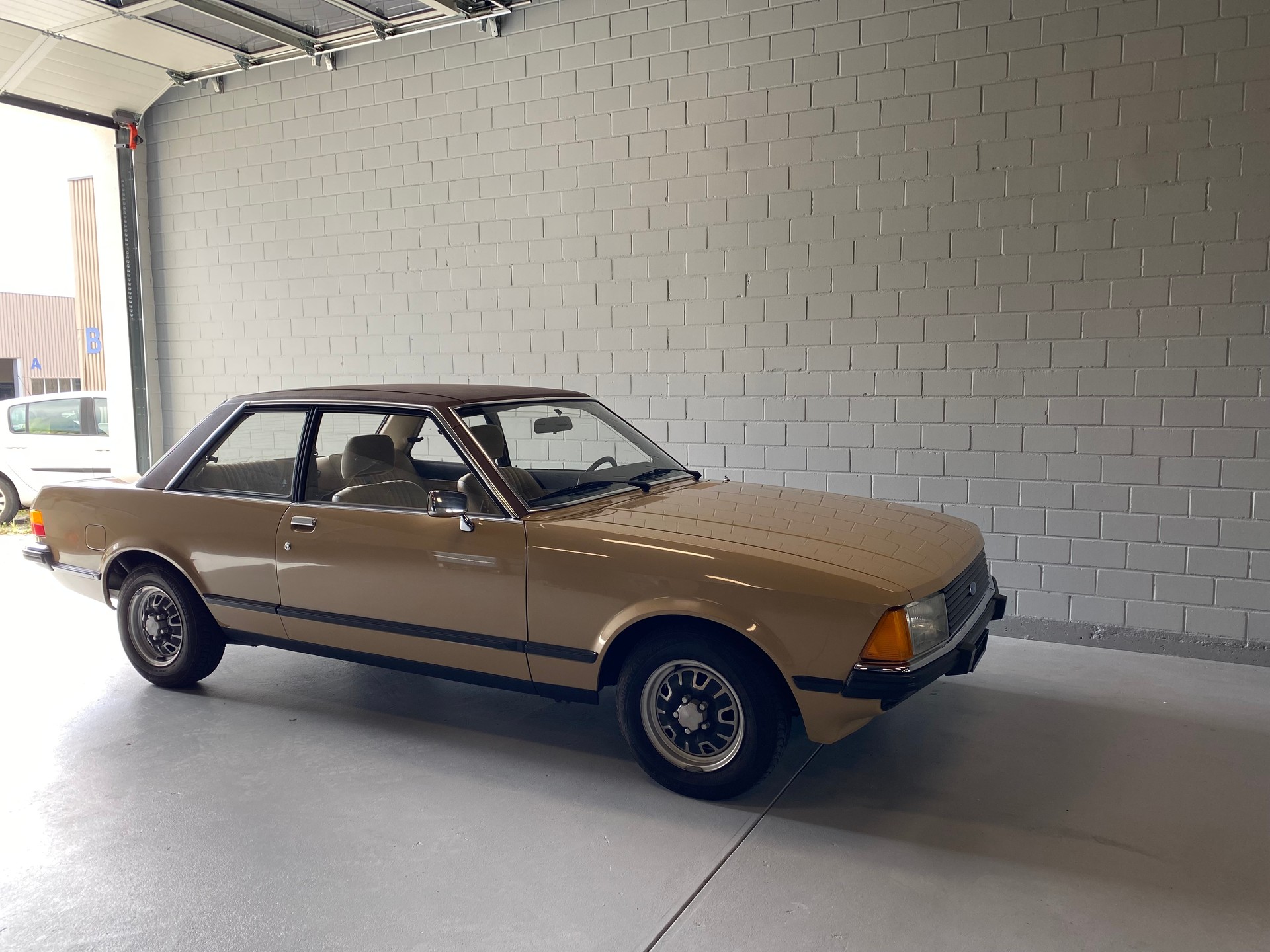 FORD Granada 2300 V6 L Coupe