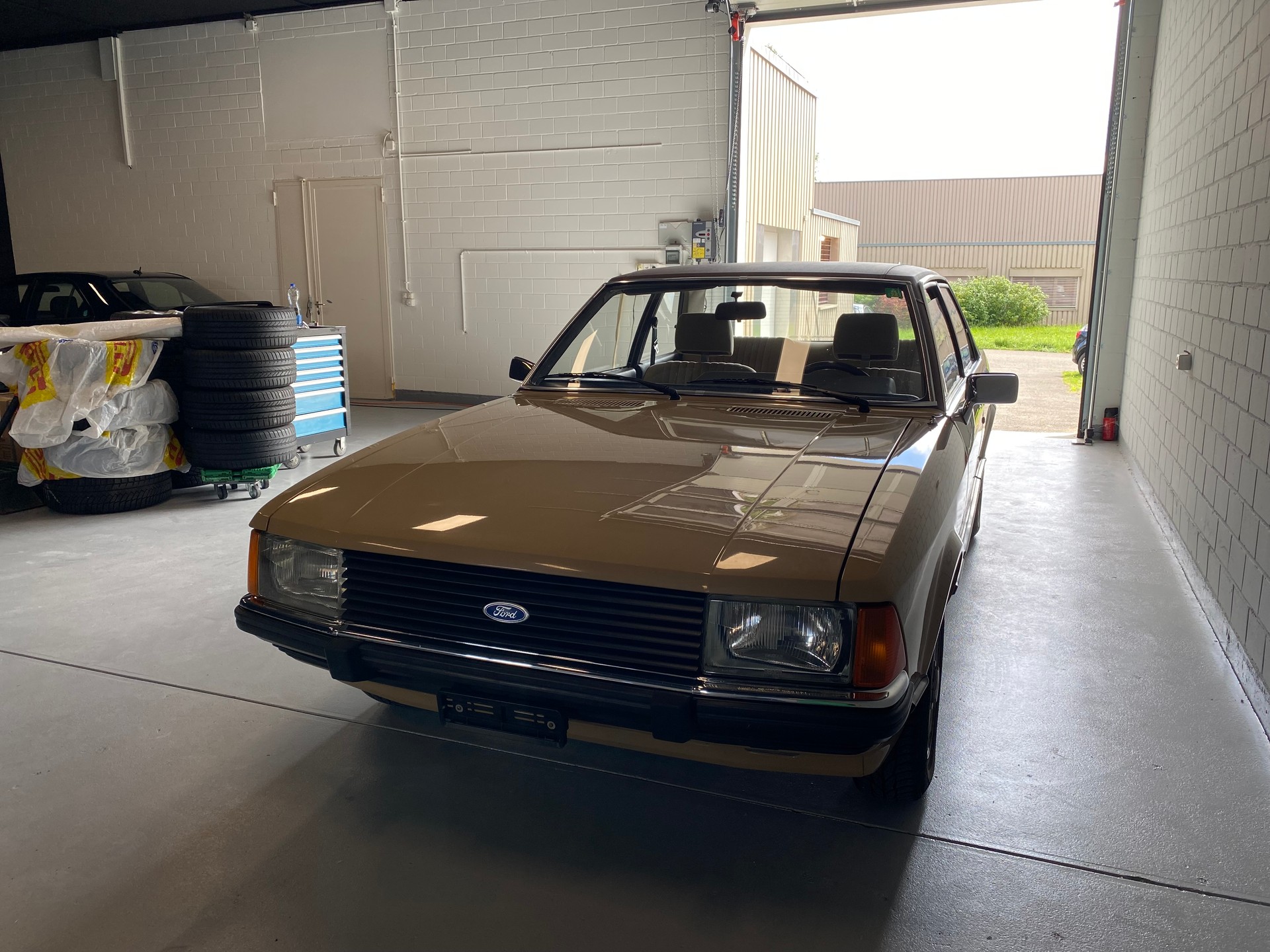 FORD Granada 2300 V6 L Coupe-image-5