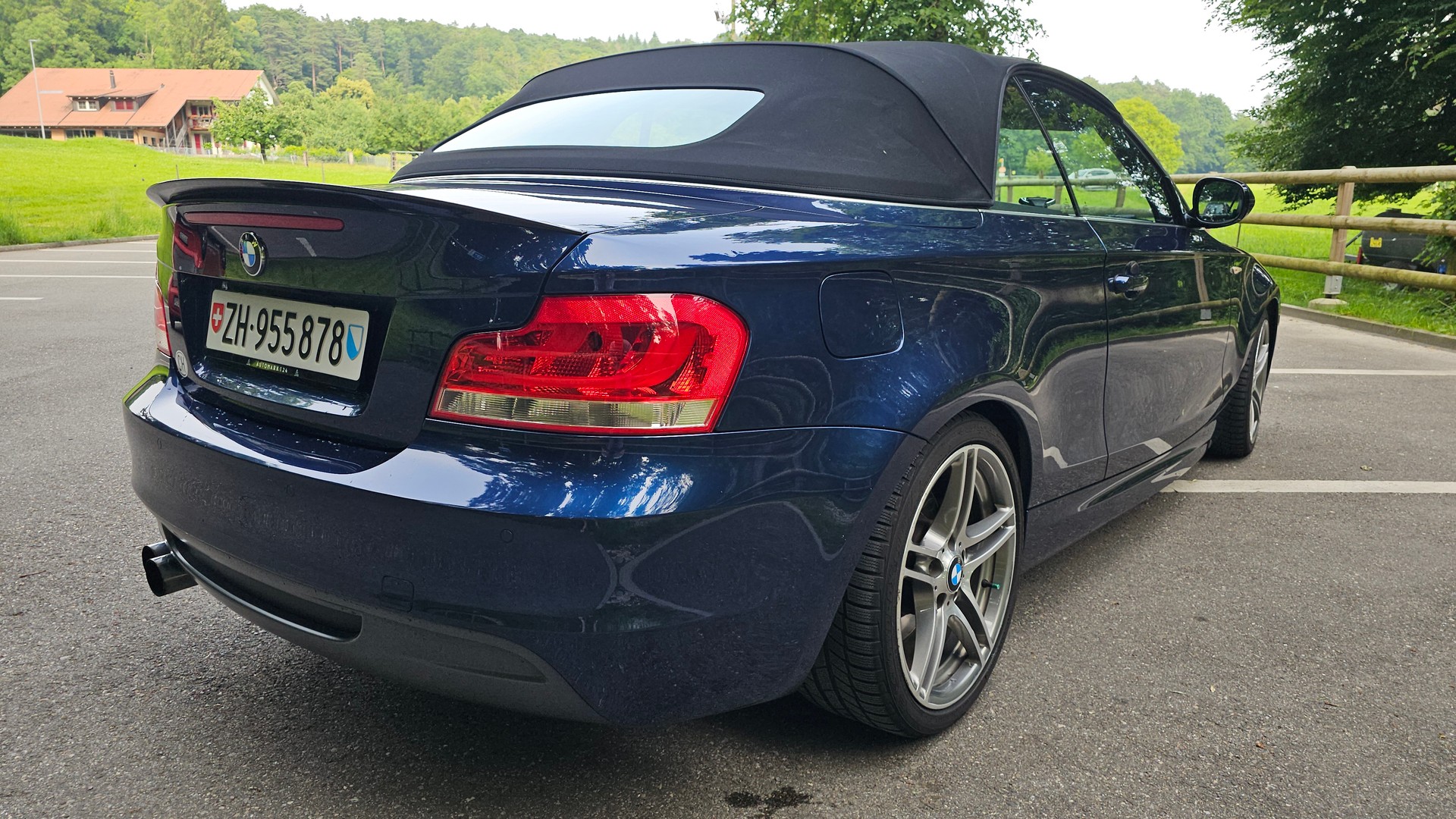 BMW 135i Cabrio-image-7