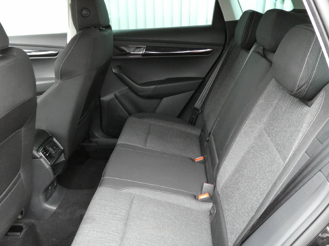 SKODA Karoq 2.0 TDI Style 4x4 DSG-image-10