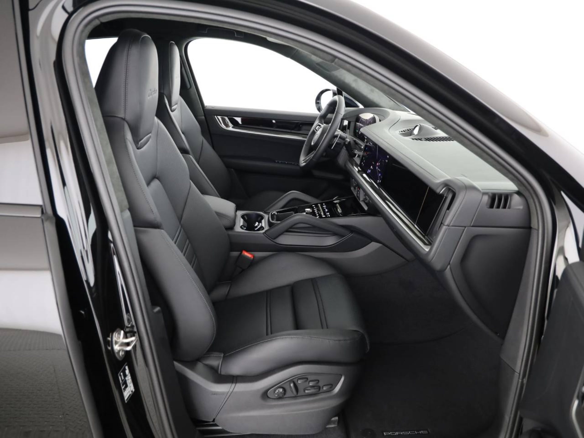 PORSCHE Cayenne Turbo E-Hybrid Coupé-image-15