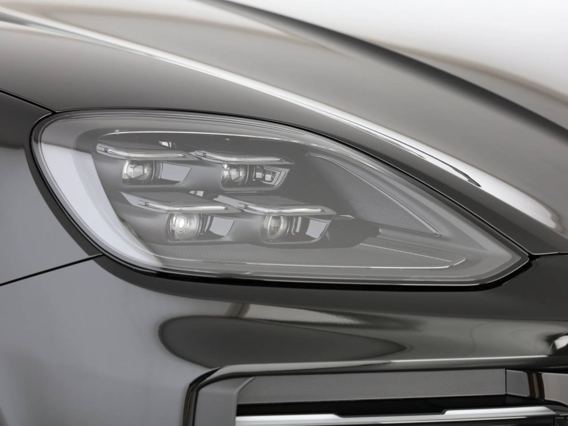 PORSCHE Cayenne Turbo E-Hybrid Coupé-image-8