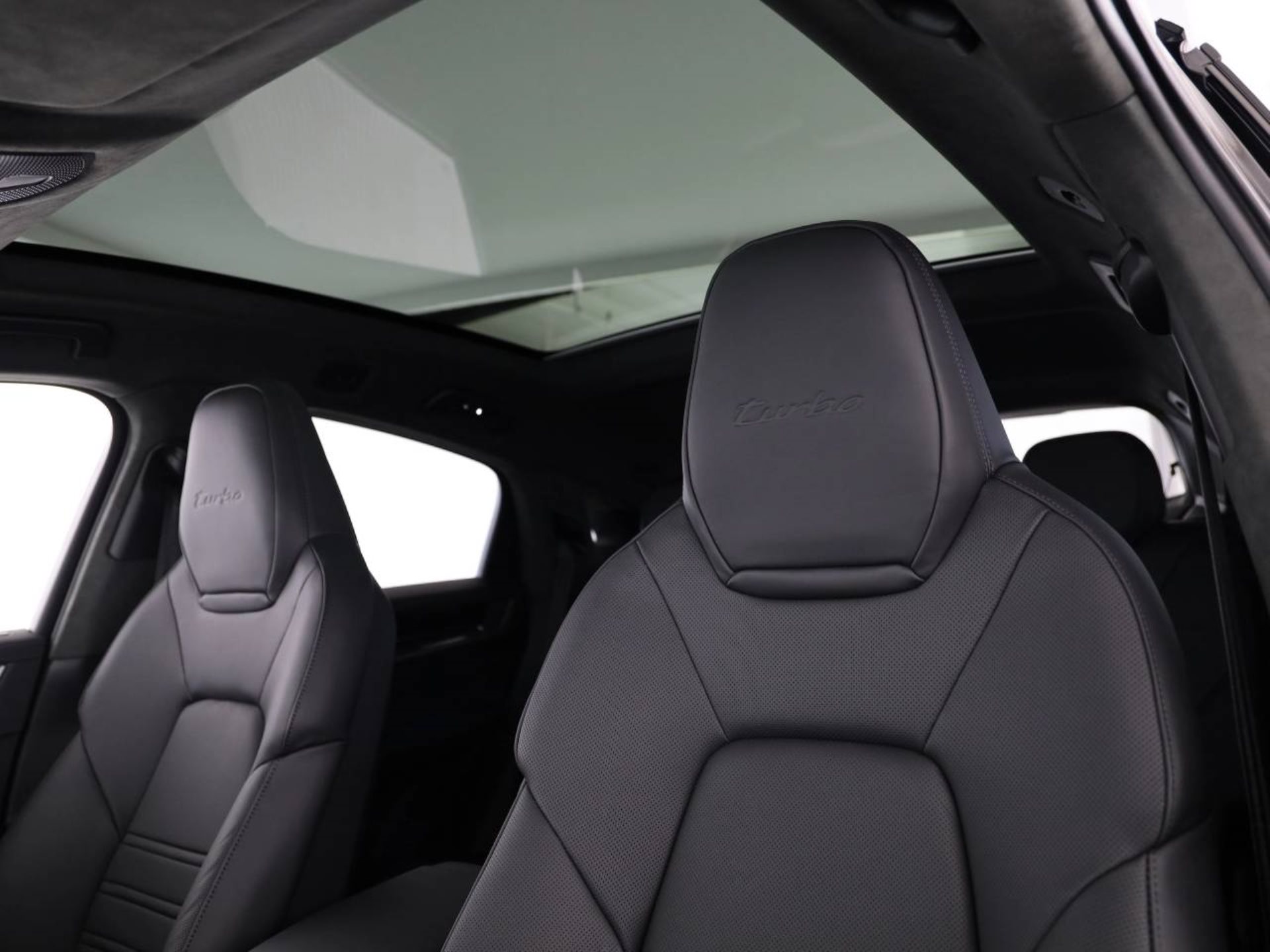 PORSCHE Cayenne Turbo E-Hybrid Coupé-image-16