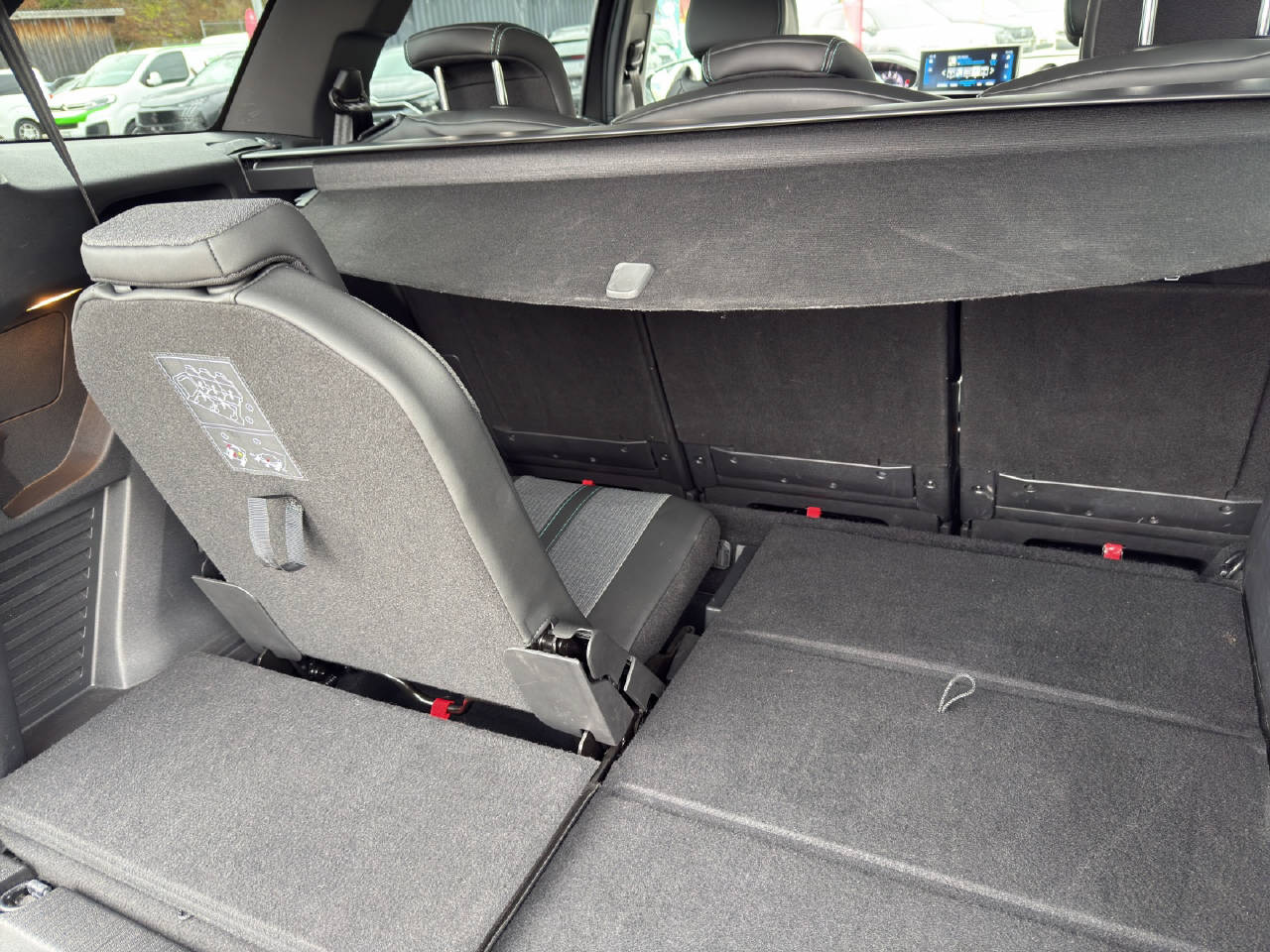 PEUGEOT 5008 1.2 PureTech Allure Pack EAT8-image-12