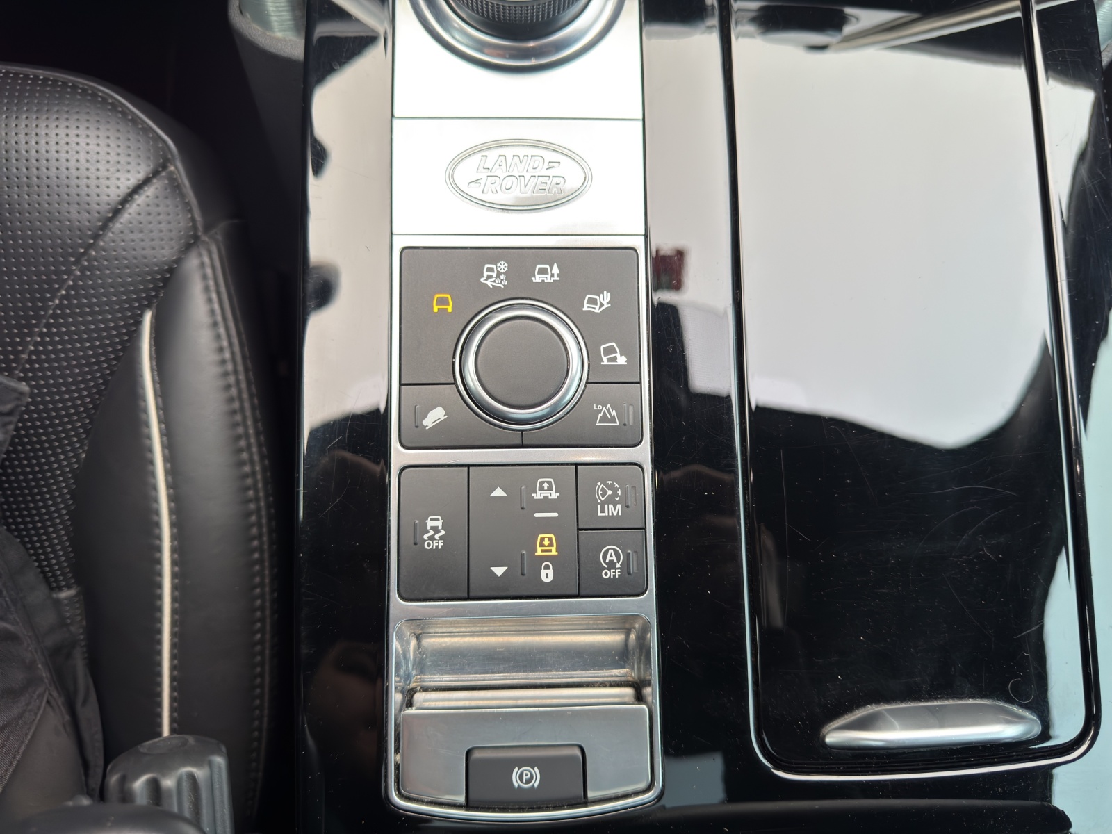 LAND ROVER Discovery 3.0 TD6 HSE Luxury Automatic-image-14