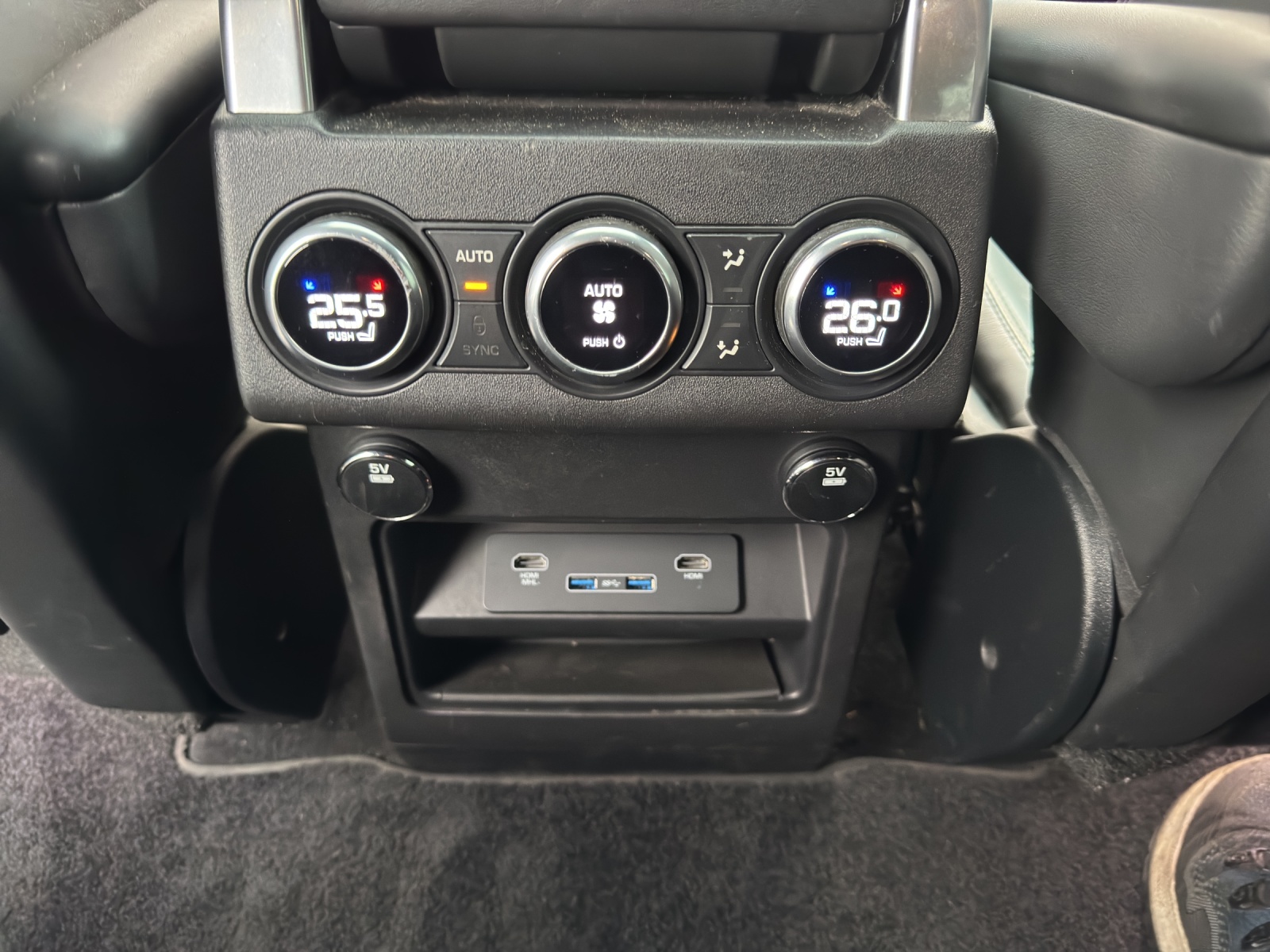 LAND ROVER Discovery 3.0 TD6 HSE Luxury Automatic-image-20