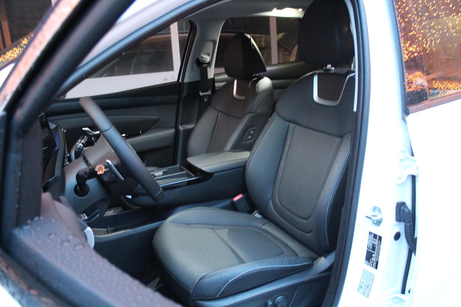 HYUNDAI Tucson 1.6 TGDI HEV Swiss Edition 4WD-image-8