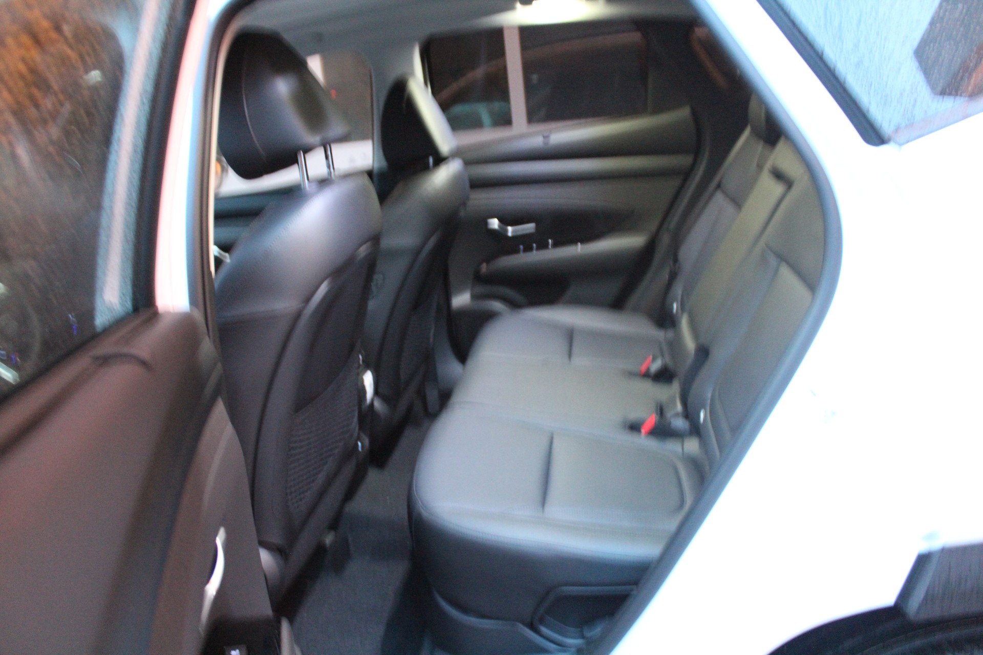 HYUNDAI Tucson 1.6 TGDI HEV Swiss Edition 4WD-image-9