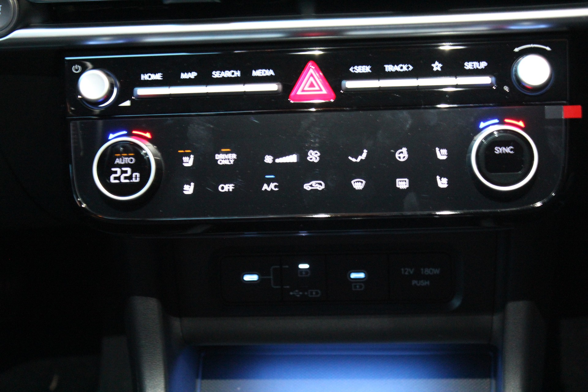 HYUNDAI Tucson 1.6 TGDI HEV Swiss Edition 4WD-image-13
