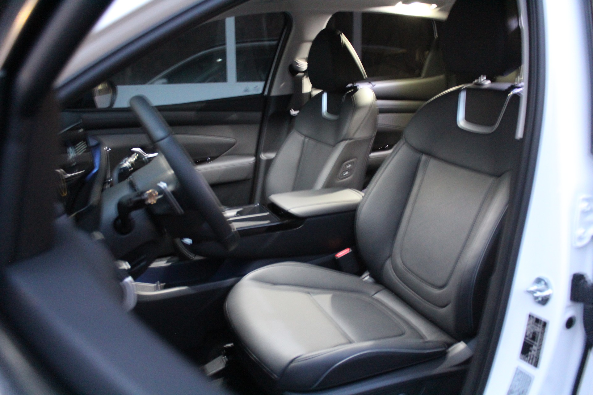 HYUNDAI Tucson 1.6 TGDI HEV Swiss Edition 4WD-image-7