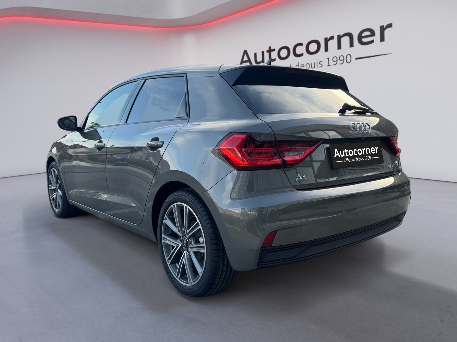 AUDI A1 Sportback 30 TFSI Attraction S-tronic-image-2