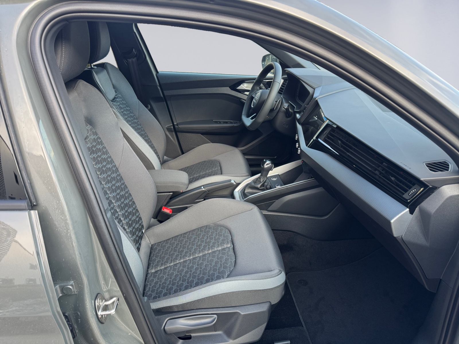 AUDI A1 Sportback 30 TFSI Attraction S-tronic-image-14