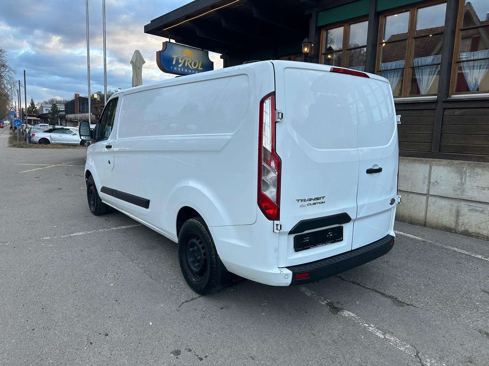 FORD Transit Custom Van 300 L2H1 Trend-showroom-element-3