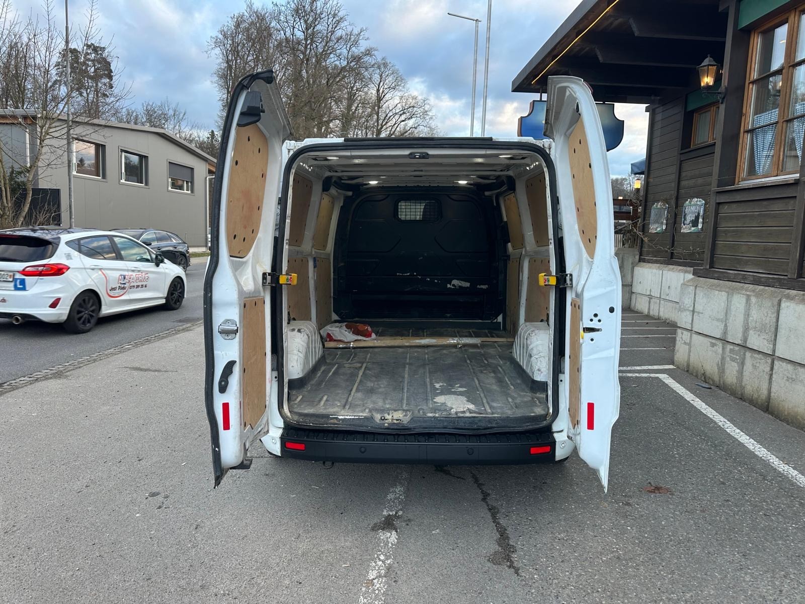FORD Transit Custom Van 300 L2H1 Trend-image-6