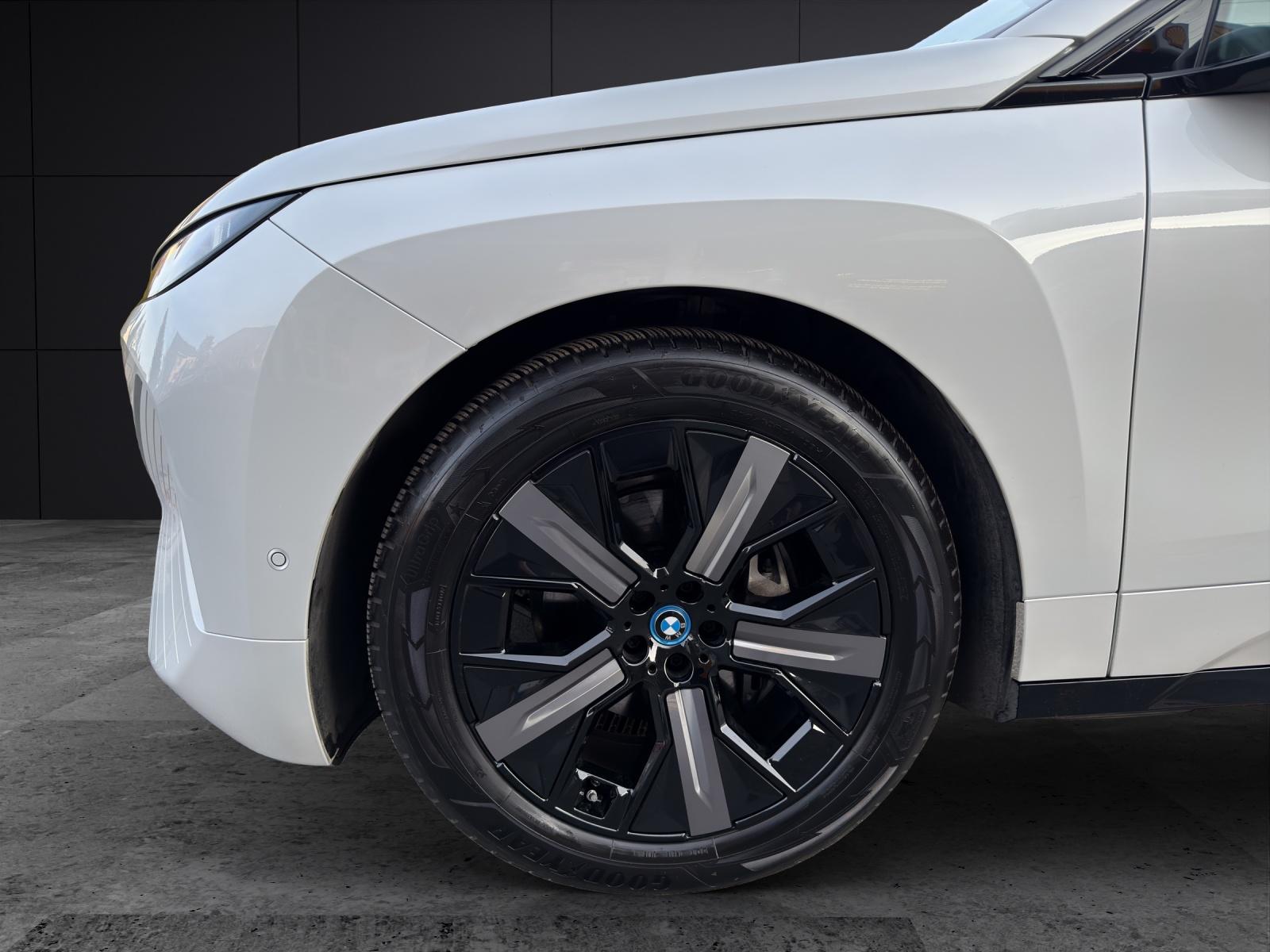 BMW iX xDrive45-image-4