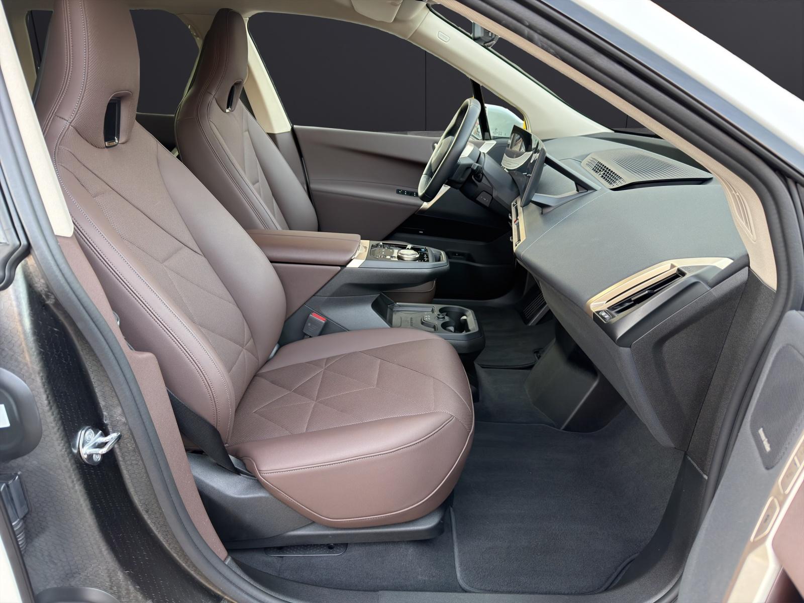 BMW iX xDrive45-image-18