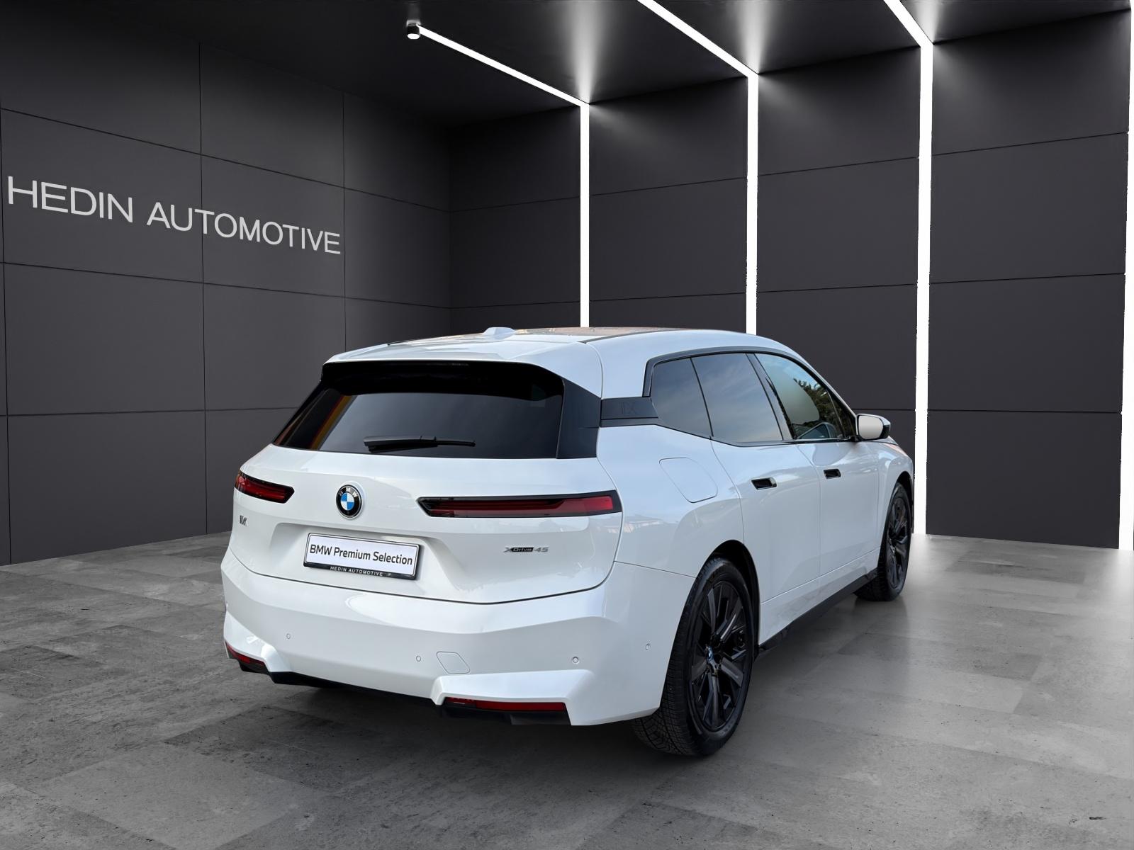 BMW iX xDrive45-image-15