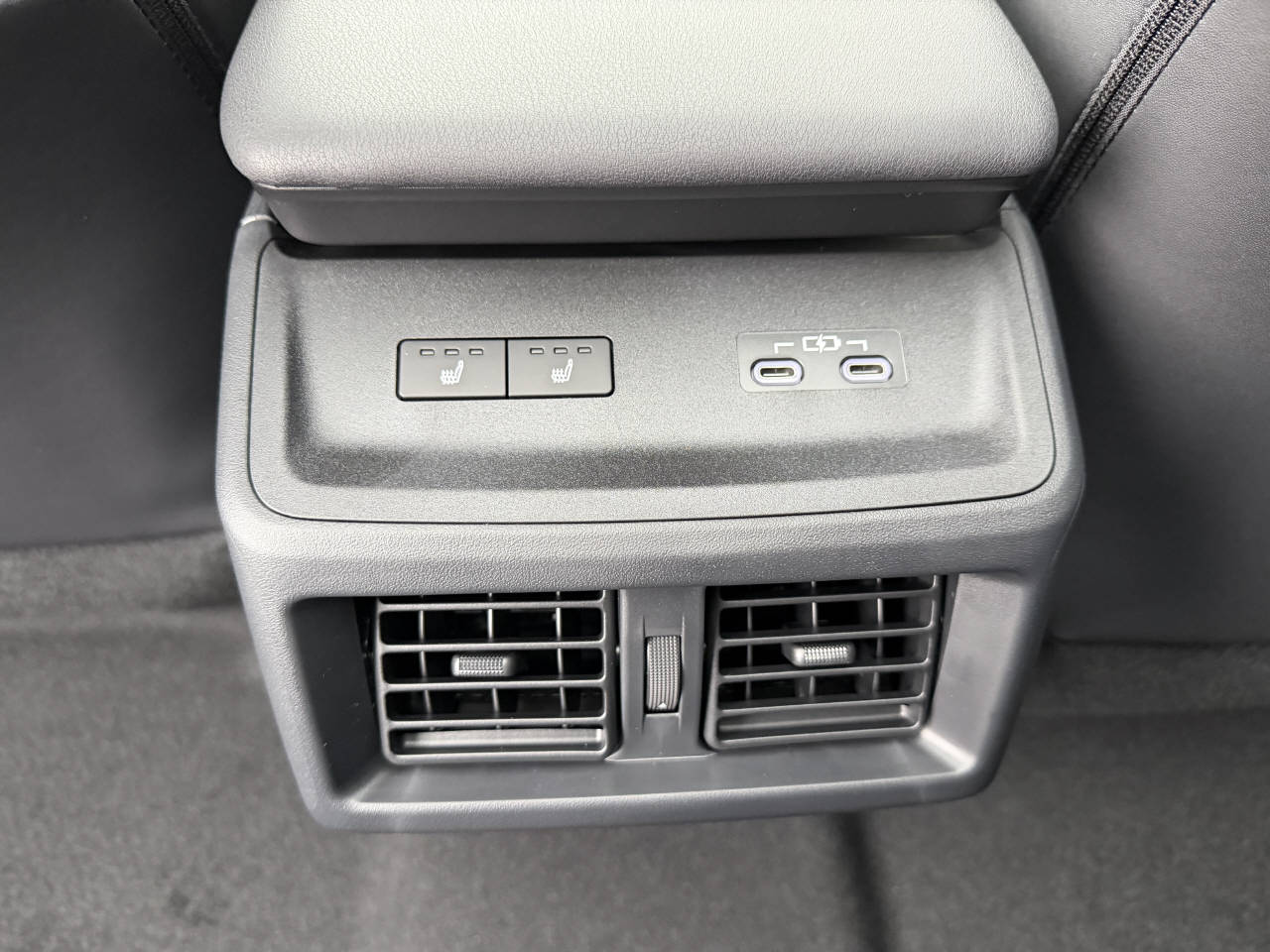 SUBARU Solterra eV Luxury AWD-image-10