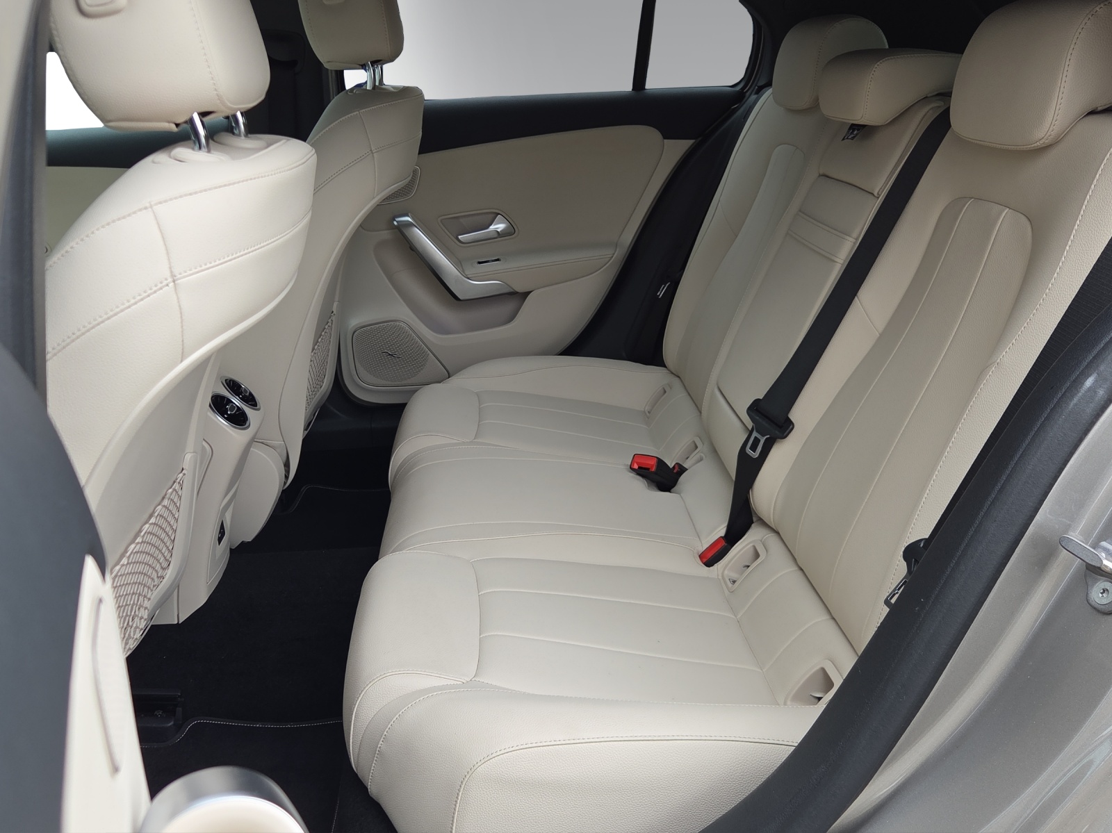 MERCEDES-BENZ A 250e Progressive-image-9