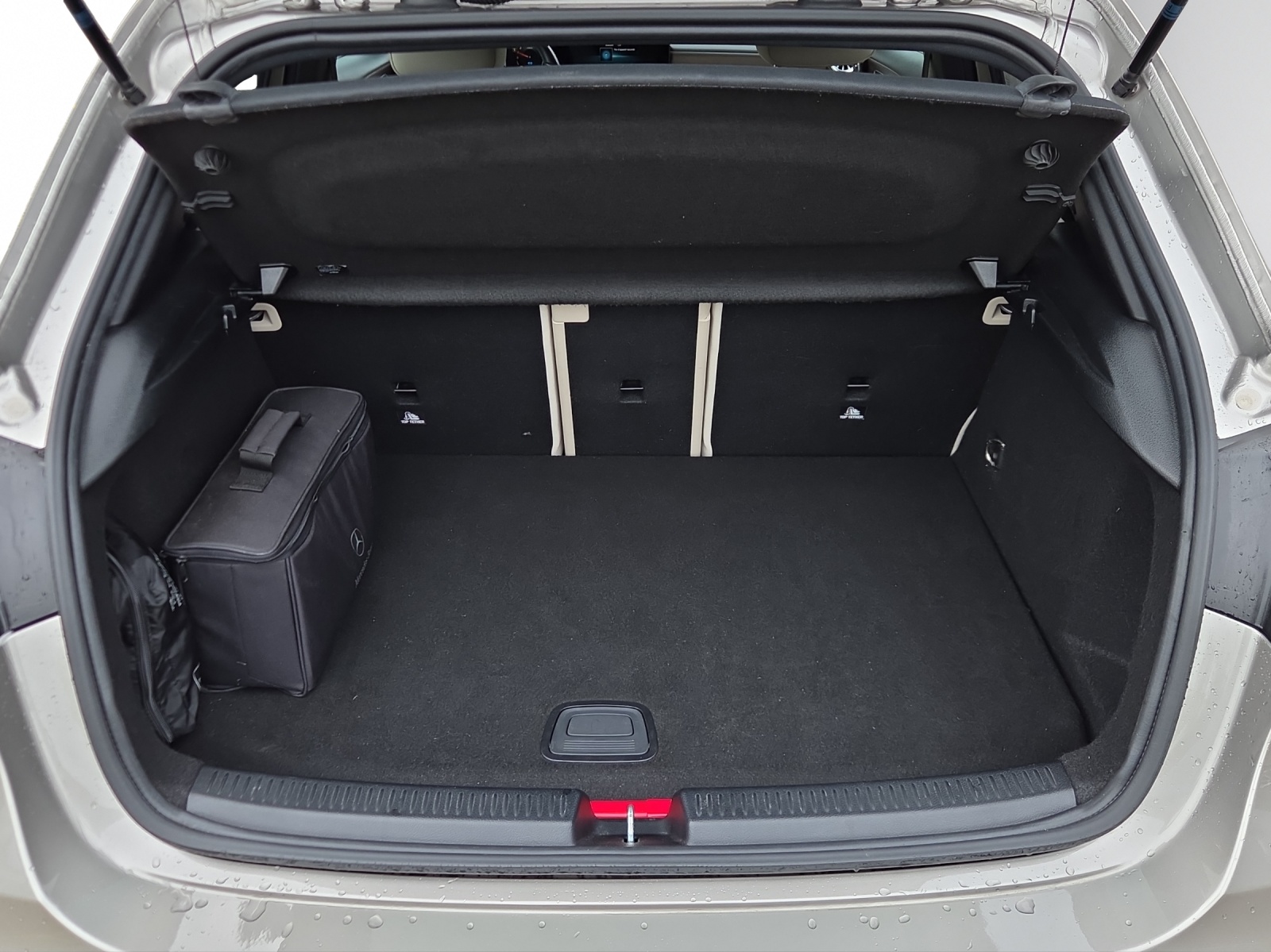 MERCEDES-BENZ A 250e Progressive-image-6