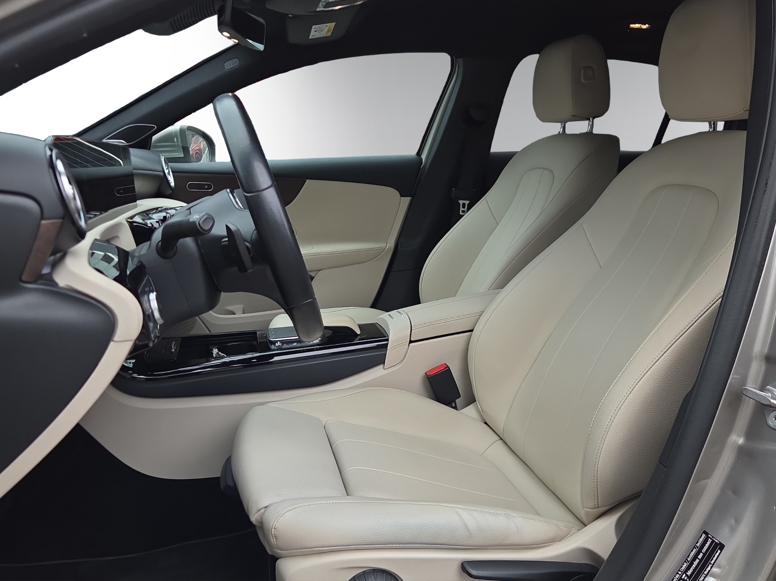 MERCEDES-BENZ A 250e Progressive-image-7