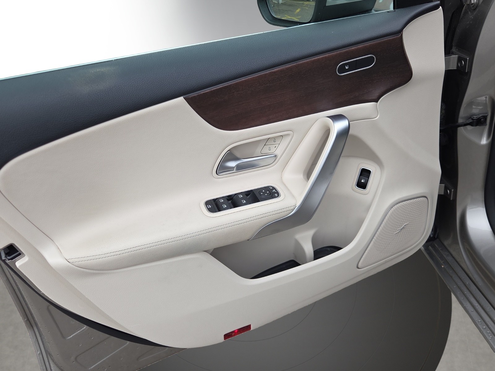 MERCEDES-BENZ A 250e Progressive-image-14