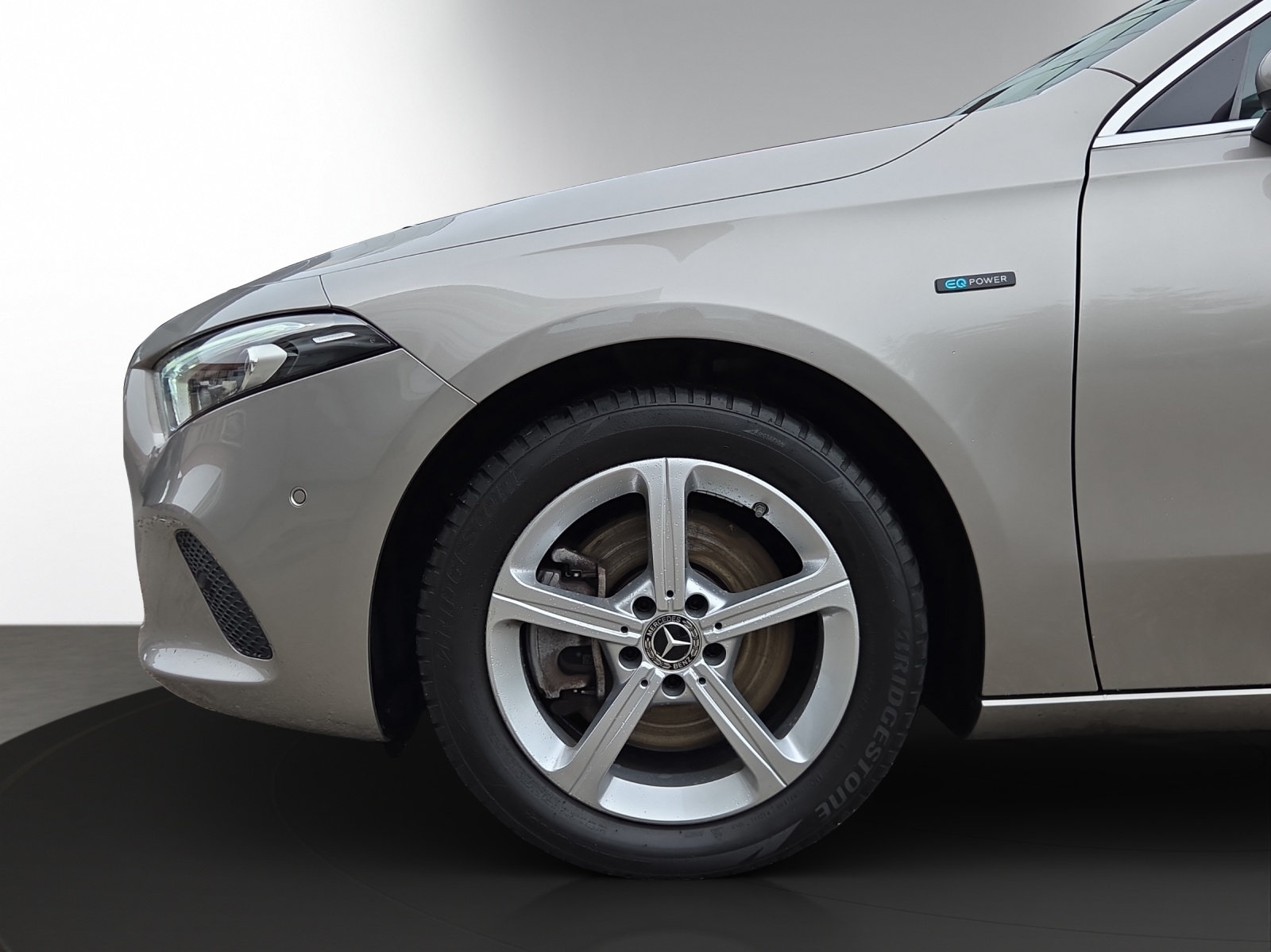 MERCEDES-BENZ A 250e Progressive-image-3