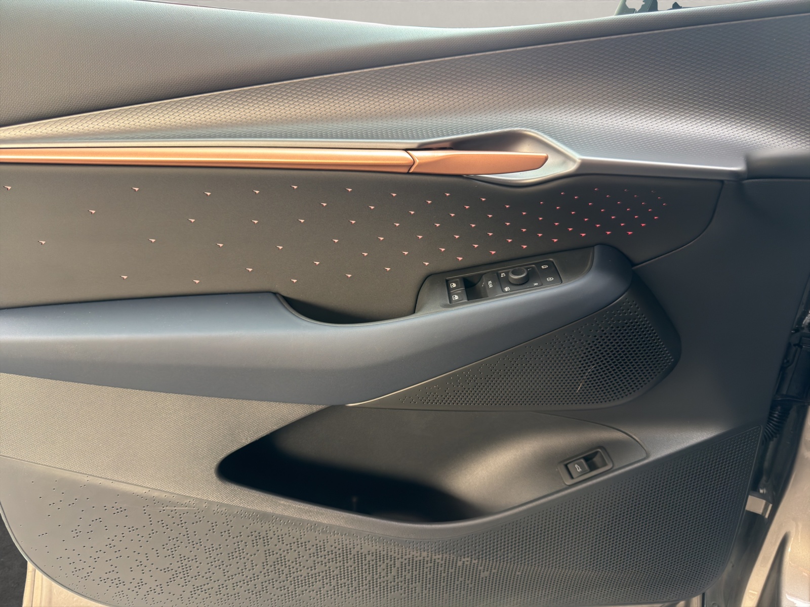 CUPRA Tavascan Adrenaline-image-12