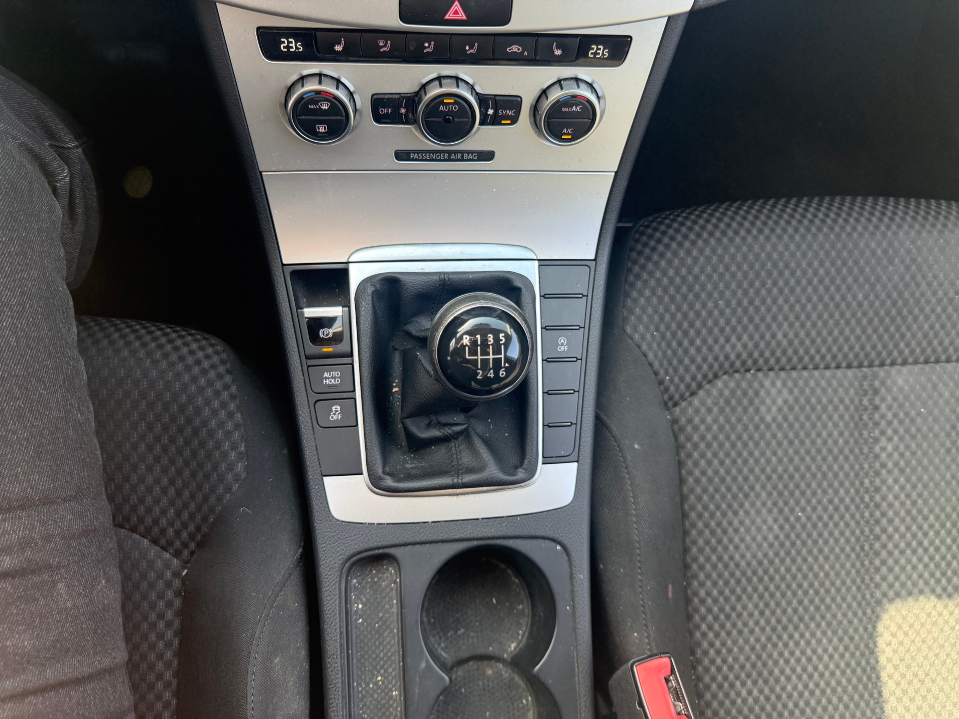 VW Passat Variant 2.0 TDI BMT Trendline-image-10