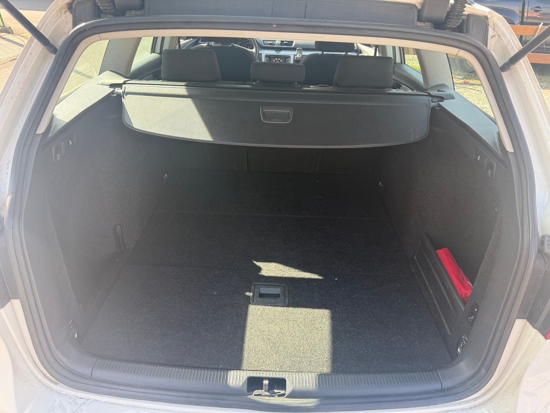 VW Passat Variant 2.0 TDI BMT Trendline-image-4
