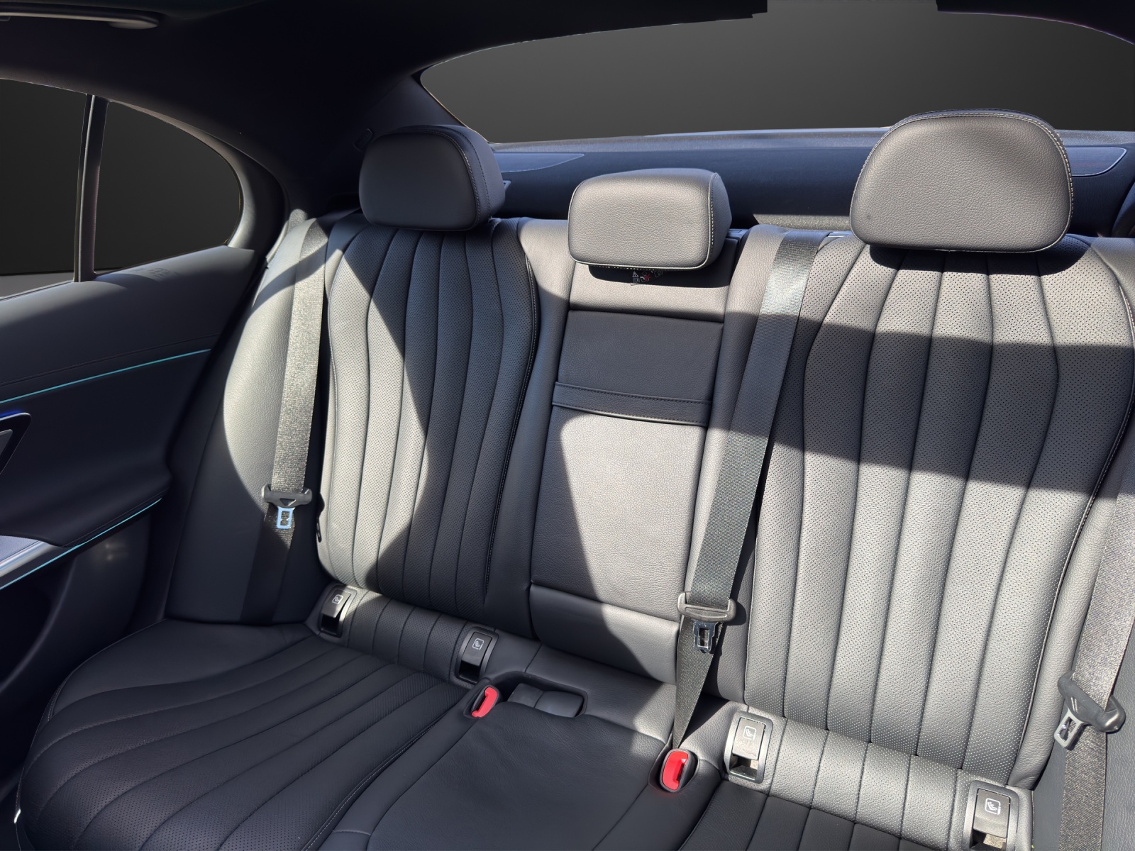 MERCEDES-BENZ E 200 9G-Tronic 4Matic-image-14