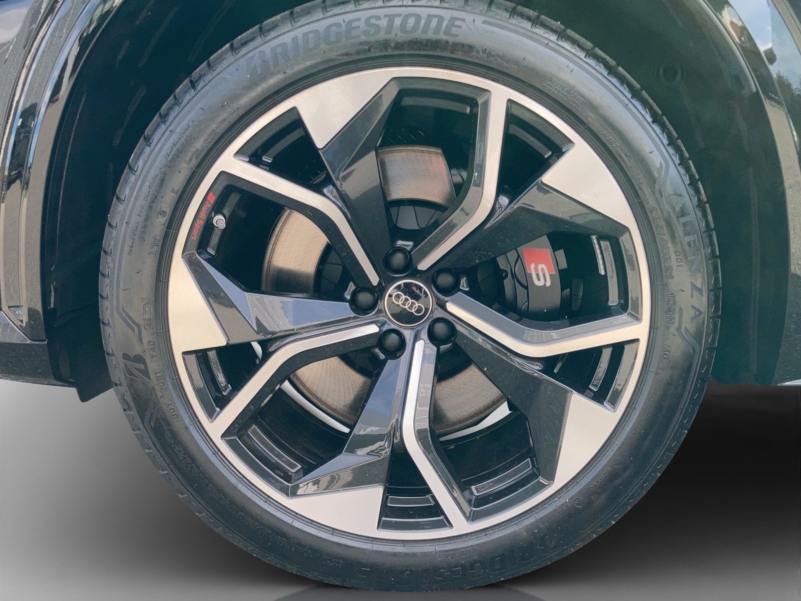 AUDI SQ8 e-tron quattro-image-14