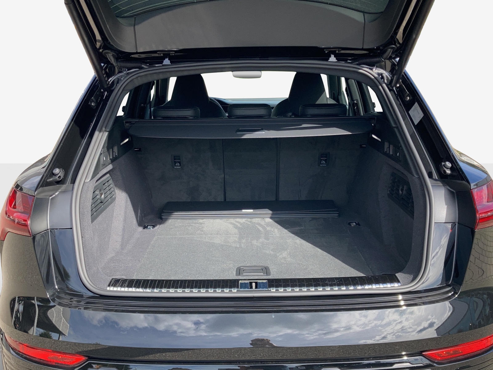 AUDI SQ8 e-tron quattro-image-12
