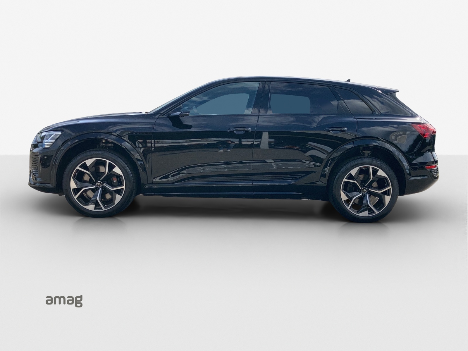 AUDI SQ8 e-tron quattro-image-1