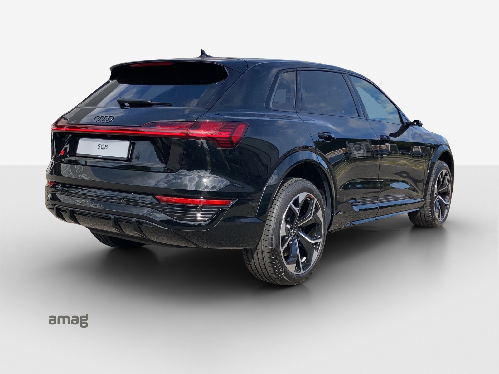 AUDI SQ8 e-tron quattro-image-4