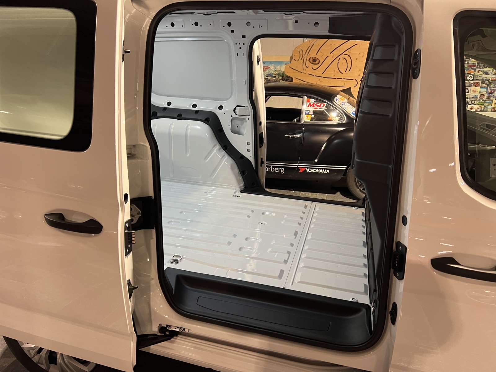 VW Caddy Cargo 2.0TDI Maxi 4Motion-image-8